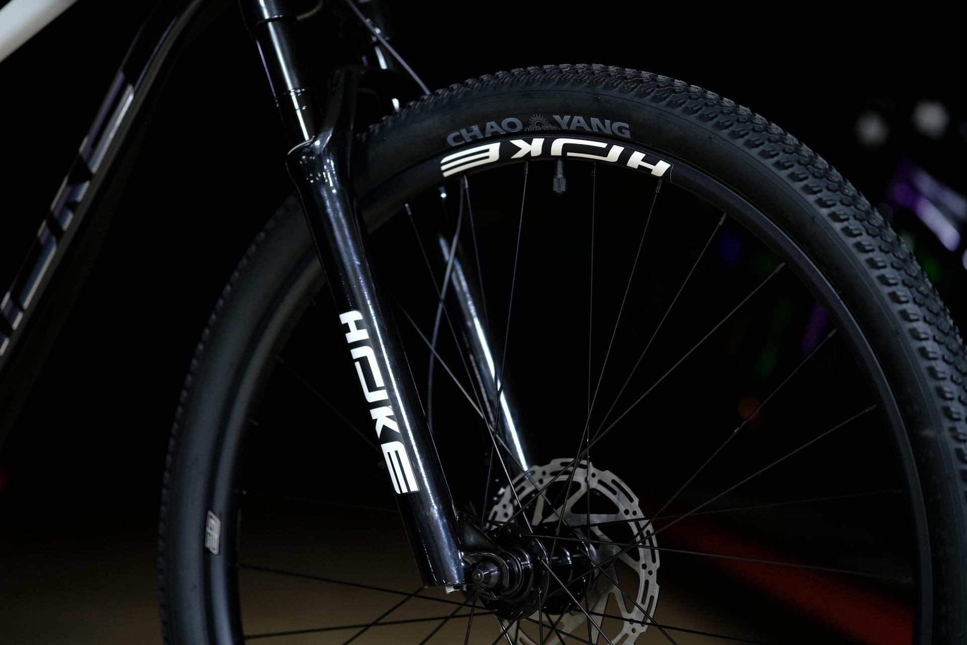 Обод 29 двойной усиленный ширина 30 mm, втулки алюминиевые на промах эксцентрики WZ-282
 HOKE 7 Way 29 HD матовый чёрный 19